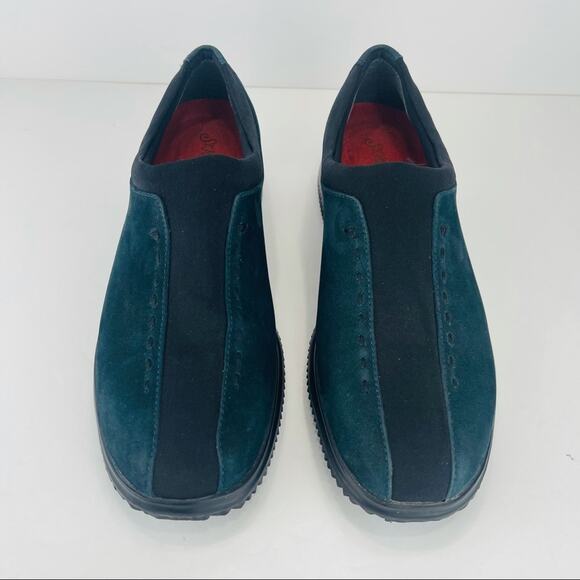 St. John's Bay Women Classic Sneaker Sz 8 Green Suede Slip-On Cushioned Footbed - Picture 4 of 16